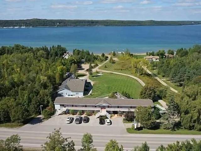 Waterview On The Bay