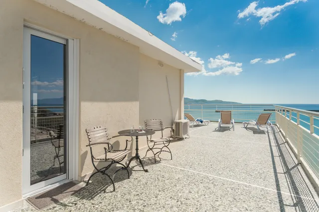 Seafront Penthouse LEO