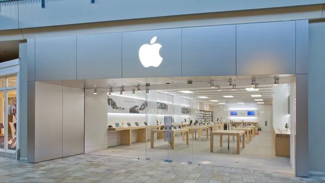 Apple FlatIron Crossing