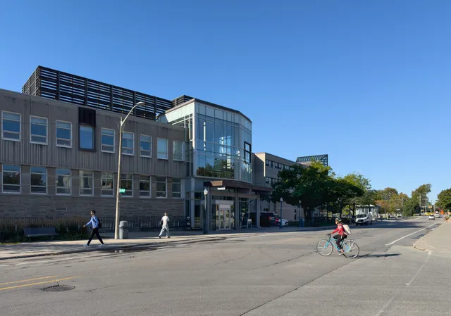 Queen's University - Faculty Of Law