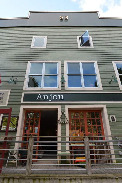 Anjou & the Little Pear Home