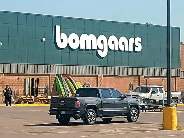 Bomgaars