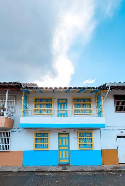 Antonia Jardin Colonial