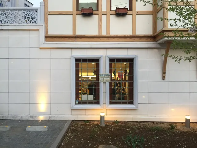 Tokyo Camii Halal Market