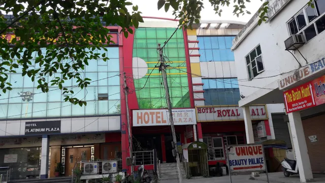 OYO Flagship 75664 Hotel Nmr Plaza