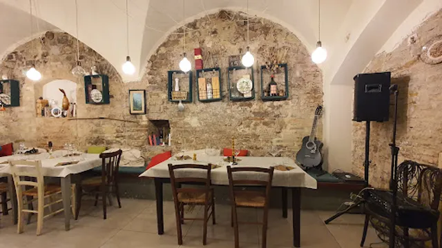 Trattoria in piazza TIP