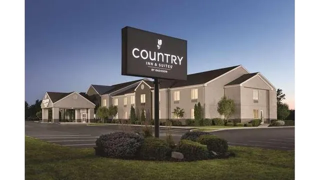 Country Inn & Suites by Radisson, Port Clinton, OH