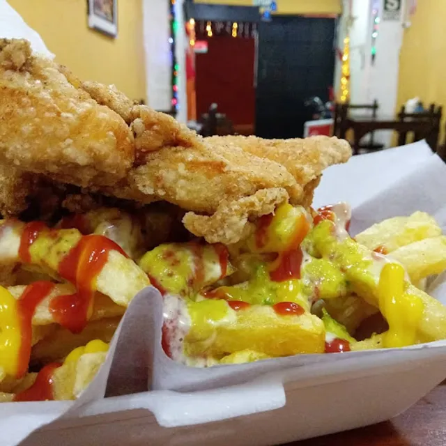 MAMUT Salchipaperia Hamburgueseria y Brosteria