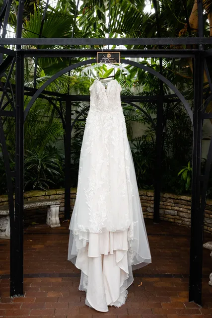 Holly's Unique Weddings And Gowns