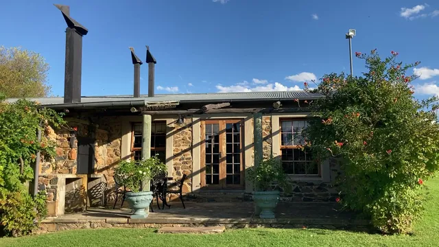 Wetlands Country house and sheds