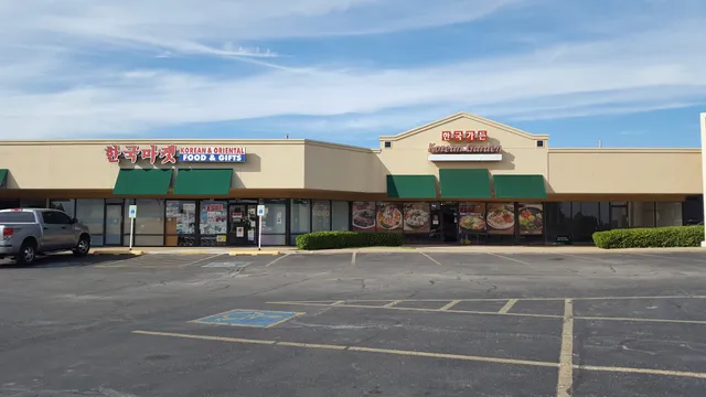 Scissortail Square Shopping Center