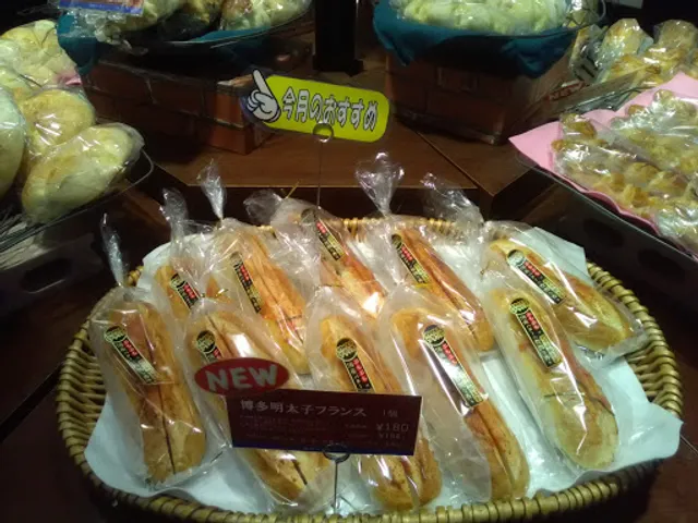 Hankyu Bakery MaxValu Hakozaki Shrine Shop