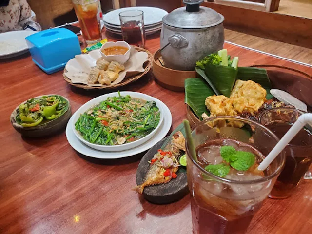 Rumah Makan Khas Sunda Cibiuk