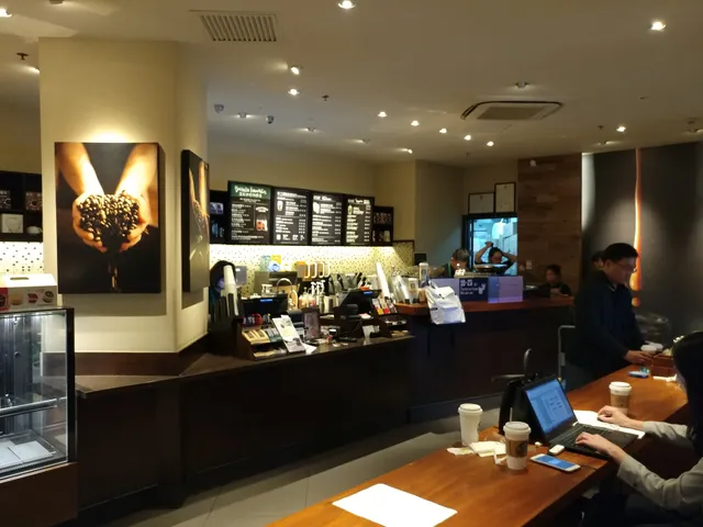 星巴克国展天虹咖啡店