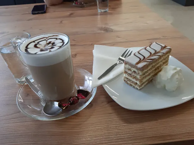 Jamila Coffee GmbH (Kaffeerösterrei mit Cafelounge)