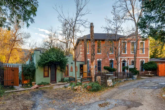 Cliff House Lodge and Hot Tub Cottages