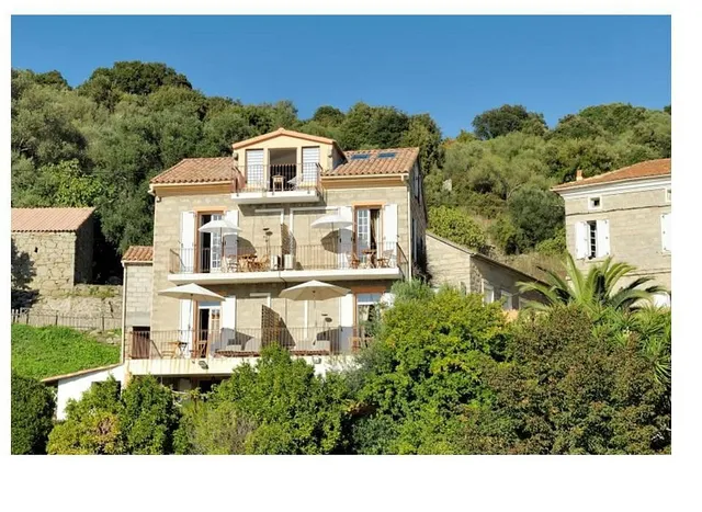 La Villa Guidi - Chambre d'hôtes - Location Hébergement vacances Vallée-du-Taravo Baie-de-Cupabia en Corse du Sud