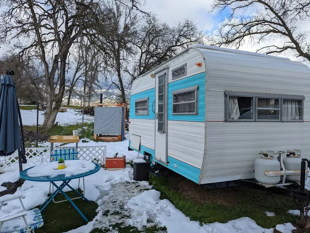 Delilah Ridge Winery (by appointment only) & Vintage Campers