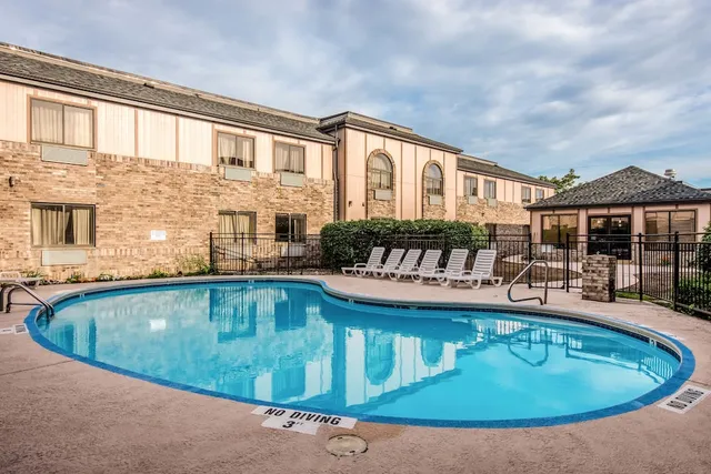 Country Inn & Suites by Radisson, Muskegon, MI