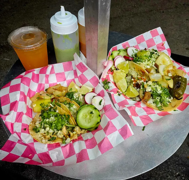 El SABROZON tacos