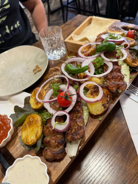 Asador Skonn | Alicante | Restaurante Barbacoa Armenia