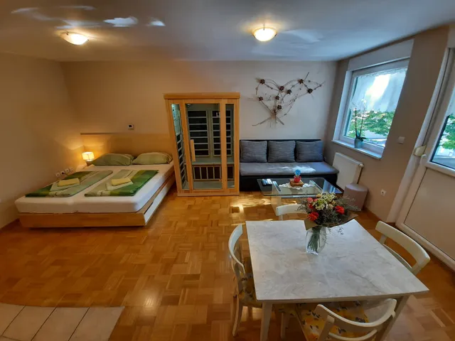 Apartment Honey Bee with Sauna