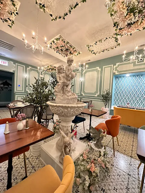 Maison Parisienne - French Café Armitage Ave