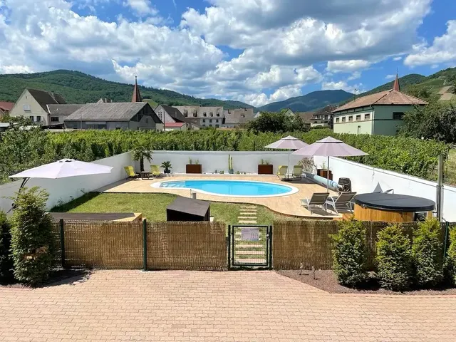Alsacebnb - Gîte 12 personnes dans le vignoble - Piscine privée chauffée & Spa