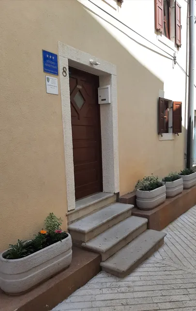 Old Town Cres Apartments