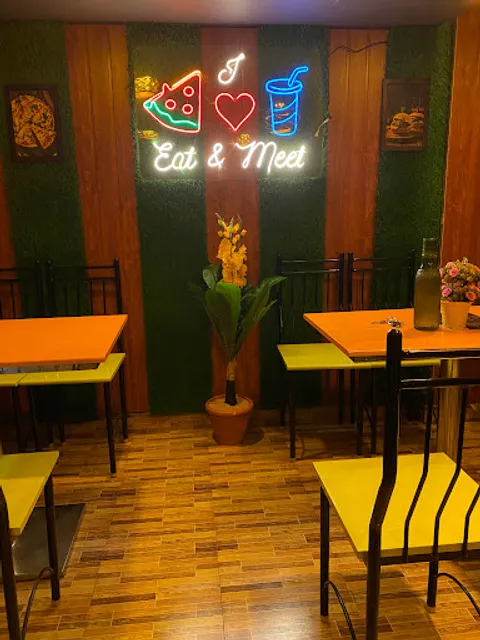 Eat And Meet Cafe
