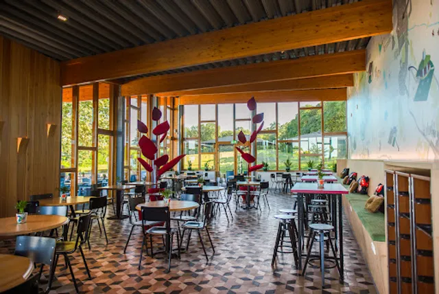 BROODS, broodjesbar & drive-thru