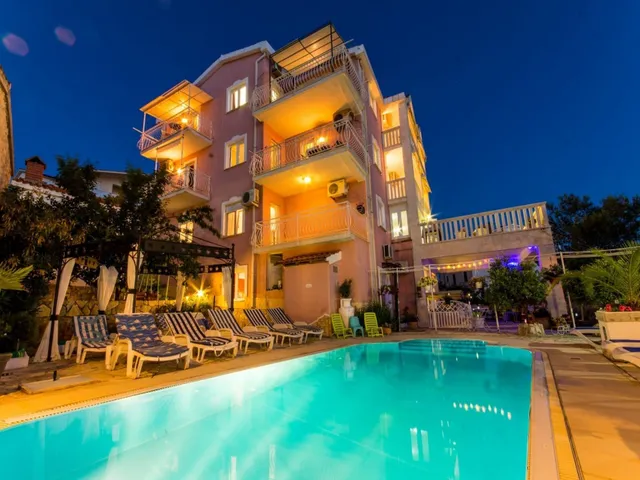 Villa Stil, Okrug Gornji