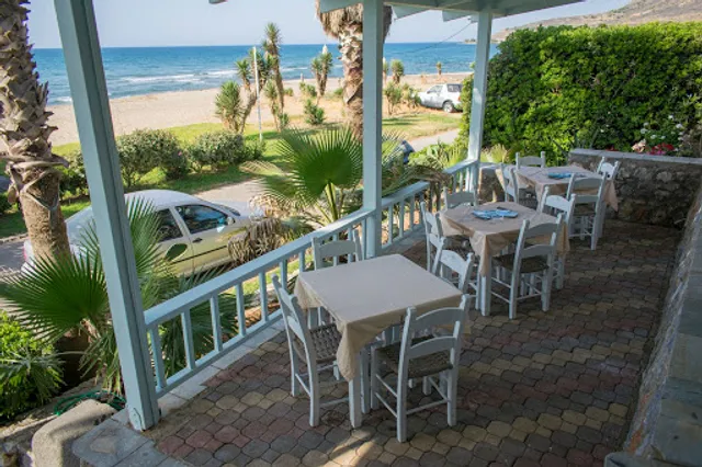 La Playa Taverna Beach Bar