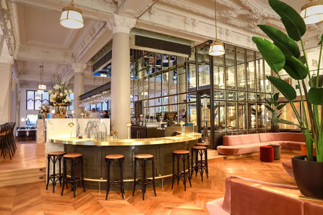 Henri Brasserie Française + Lounge