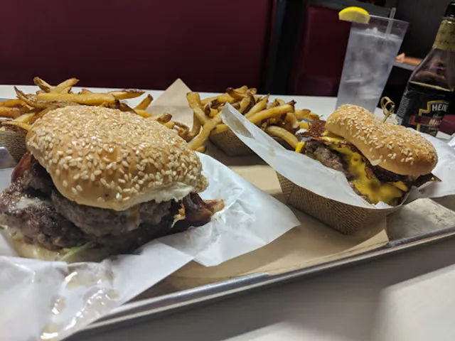 Dad’s Garage Grill & Burger House