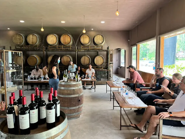 Pajaros Pintados Restaurante y Tienda de Vinos