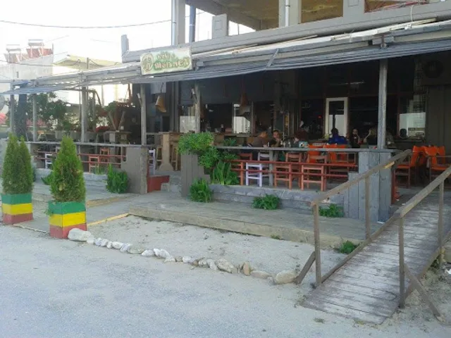 Wise Monkey Beach Bar