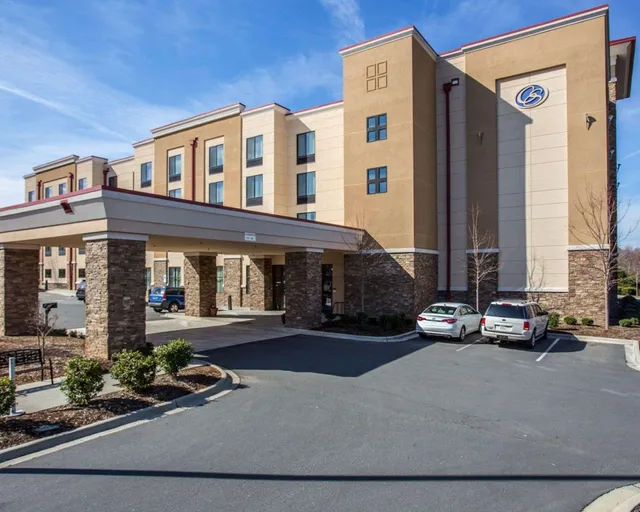 Comfort Suites Huntersville near Lake Norman