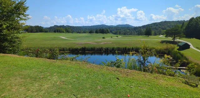Sag Hollow Golf Course