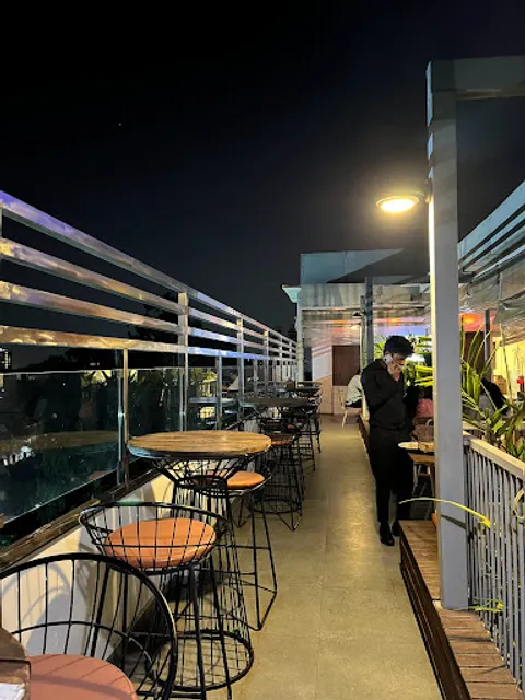 Tree Tops Bar & Kitchen