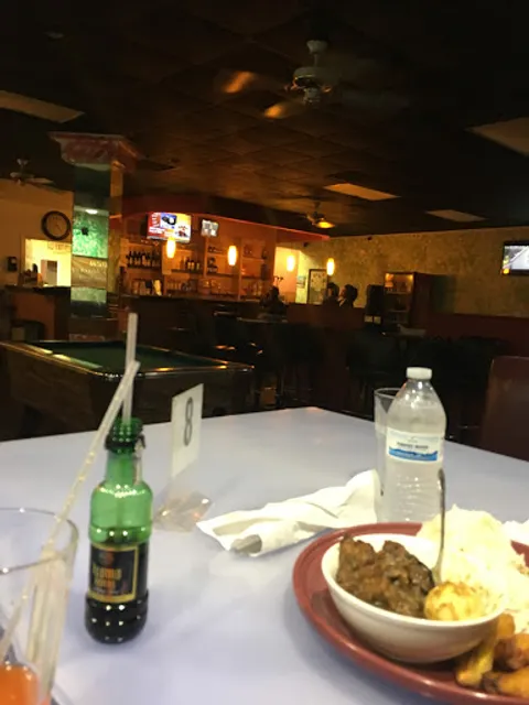 Lola's Restaurant & Lounge