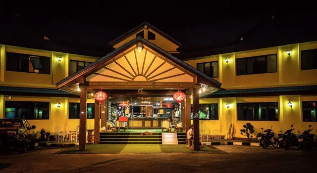 Sri Suphan Grand Royal Hotel