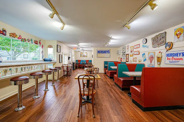 Apple Valley Creamery & Mini Golf