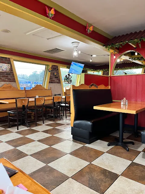 Compadres Taqueria & Grill