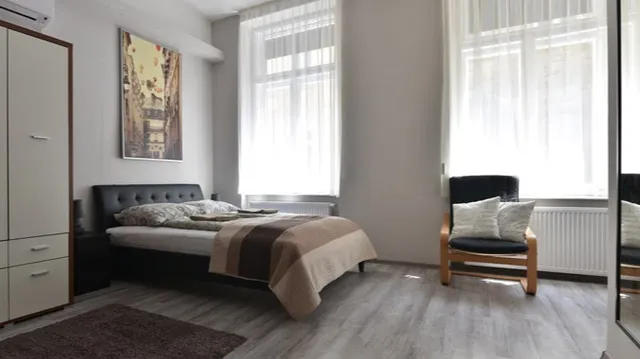 Corvin Point Rooms and Apartments