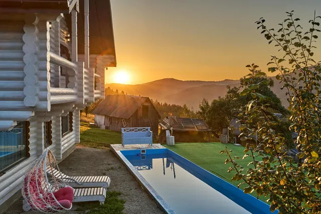 Котеджі в Яремче "Top House"