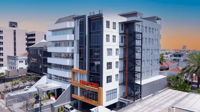 Front One Boutique Taman Anggrek by Azana