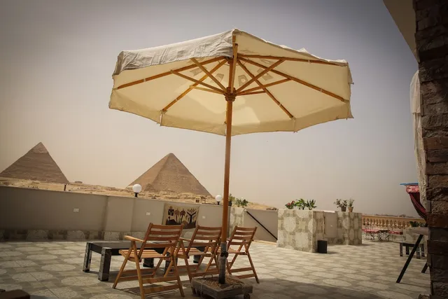 Queen Pyramids View Inn