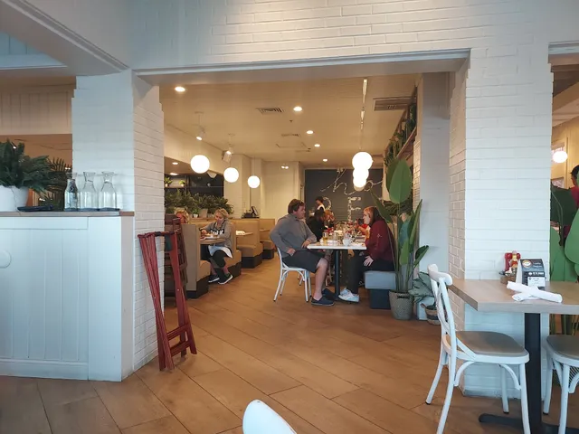 Brookfield Lakes Retail Center