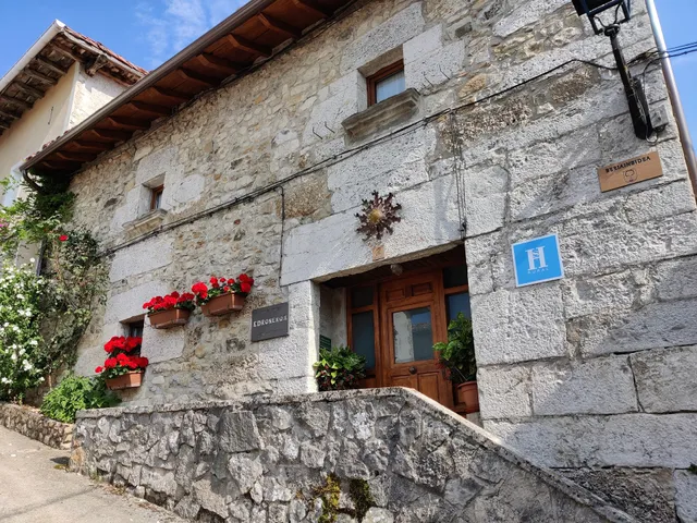 EDRONEKOA Landa ostatua